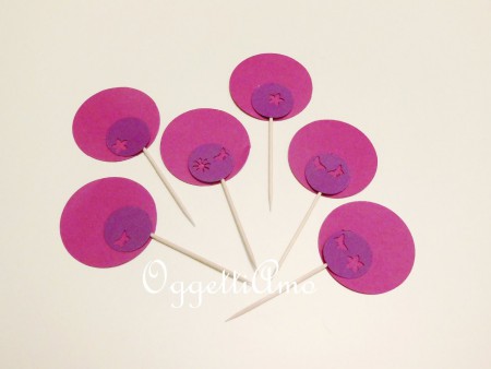 Cake toppers tono su tono viola...